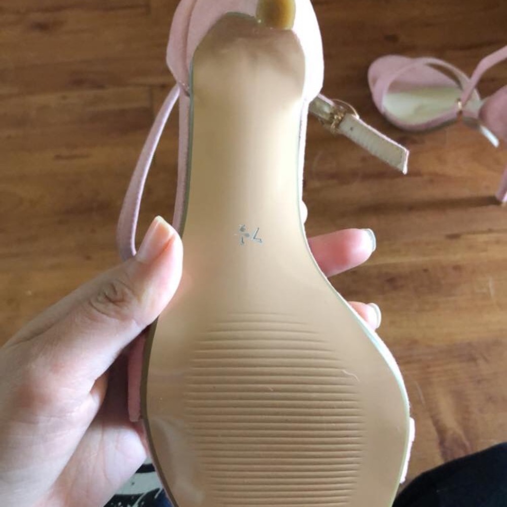 Pink heels - Picture 3 of 3